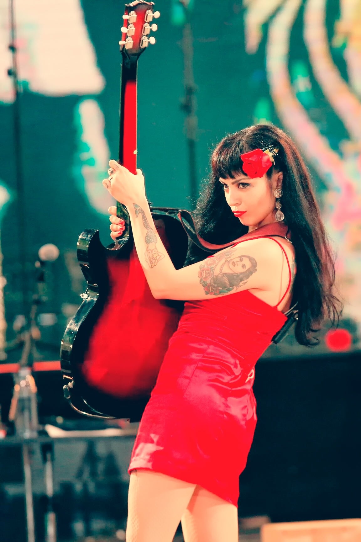Mon Laferte contrataciones